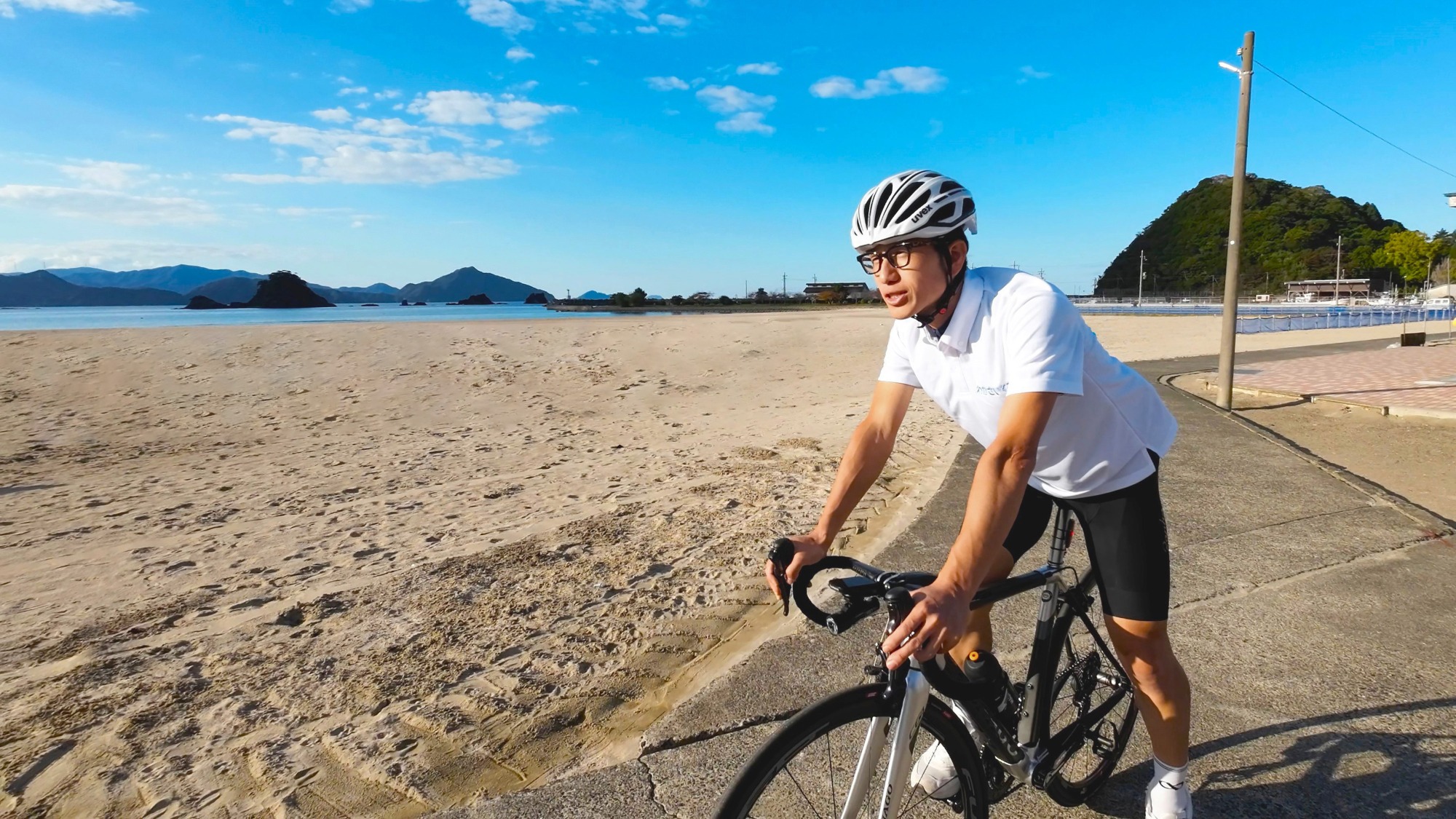 Former professional road bicycle racer Yasuharu Nakajima will guide you at your own pace along the 126 km of the Waka-Cycle course.