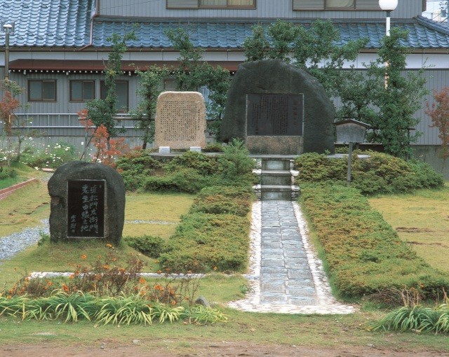近松門左衛門の碑