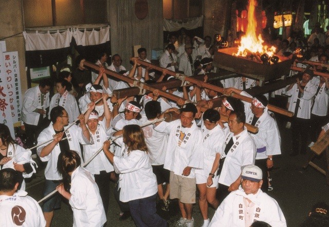 白銀神社の火祭り