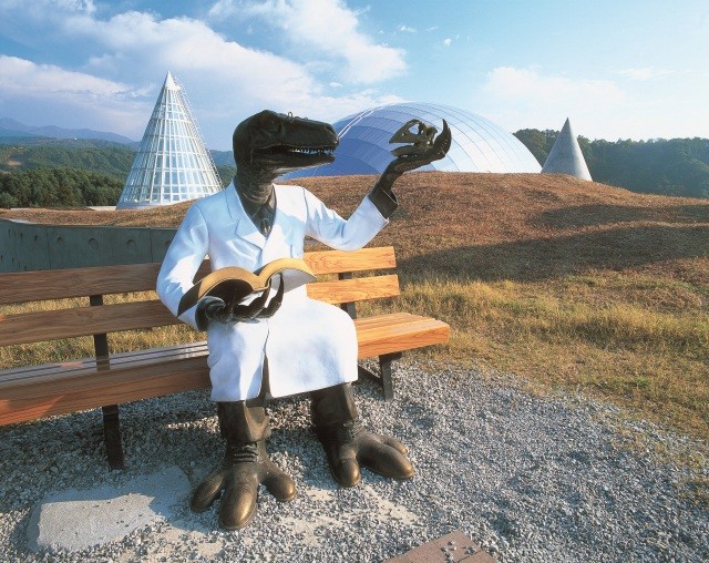 福井県立恐竜博物館 外観恐竜博士