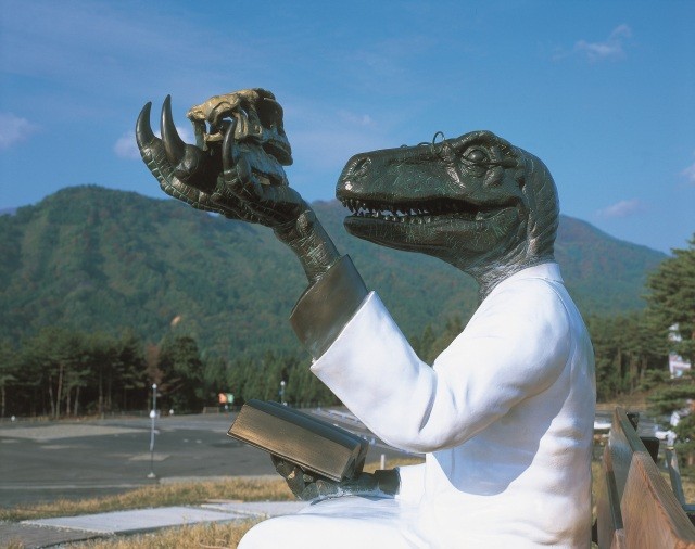 福井県立恐竜博物館 外観恐竜博士