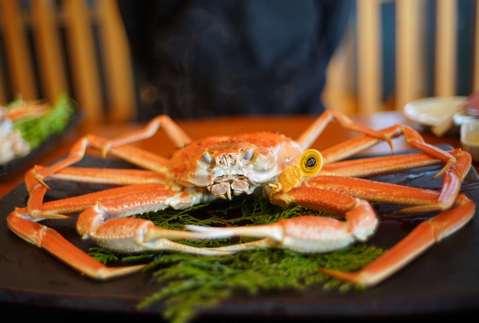 深海で蓄えられた、越前カニが放つ濃密な甘さとかにみそ酒に酔う(海の幸食処えちぜん/越前町)