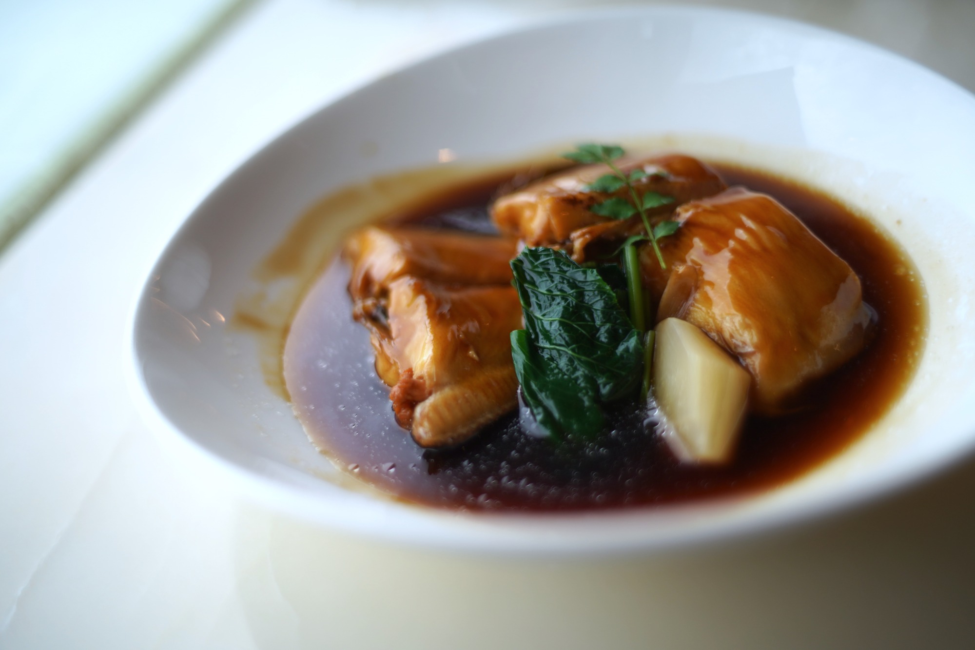 眼前に広がる大海原を眺めながら、ゆっくりといただく昼ごはんの幸せ