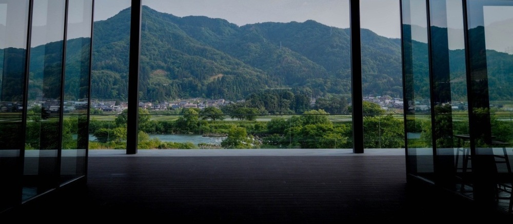 [ Undefined: article-img-alt ]