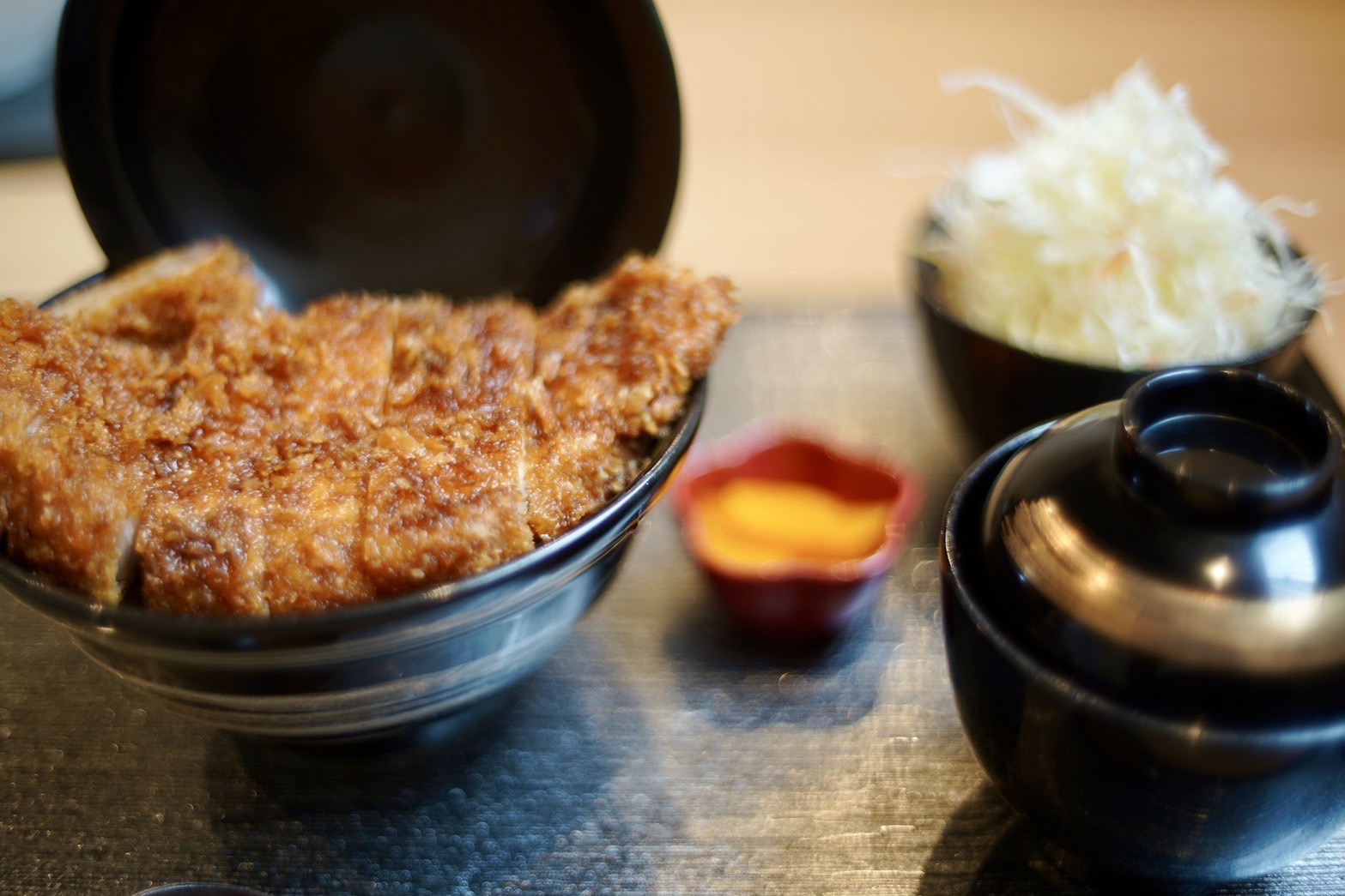 希少なとんかつ屋で、ソースかつ丼の神髄を味わった