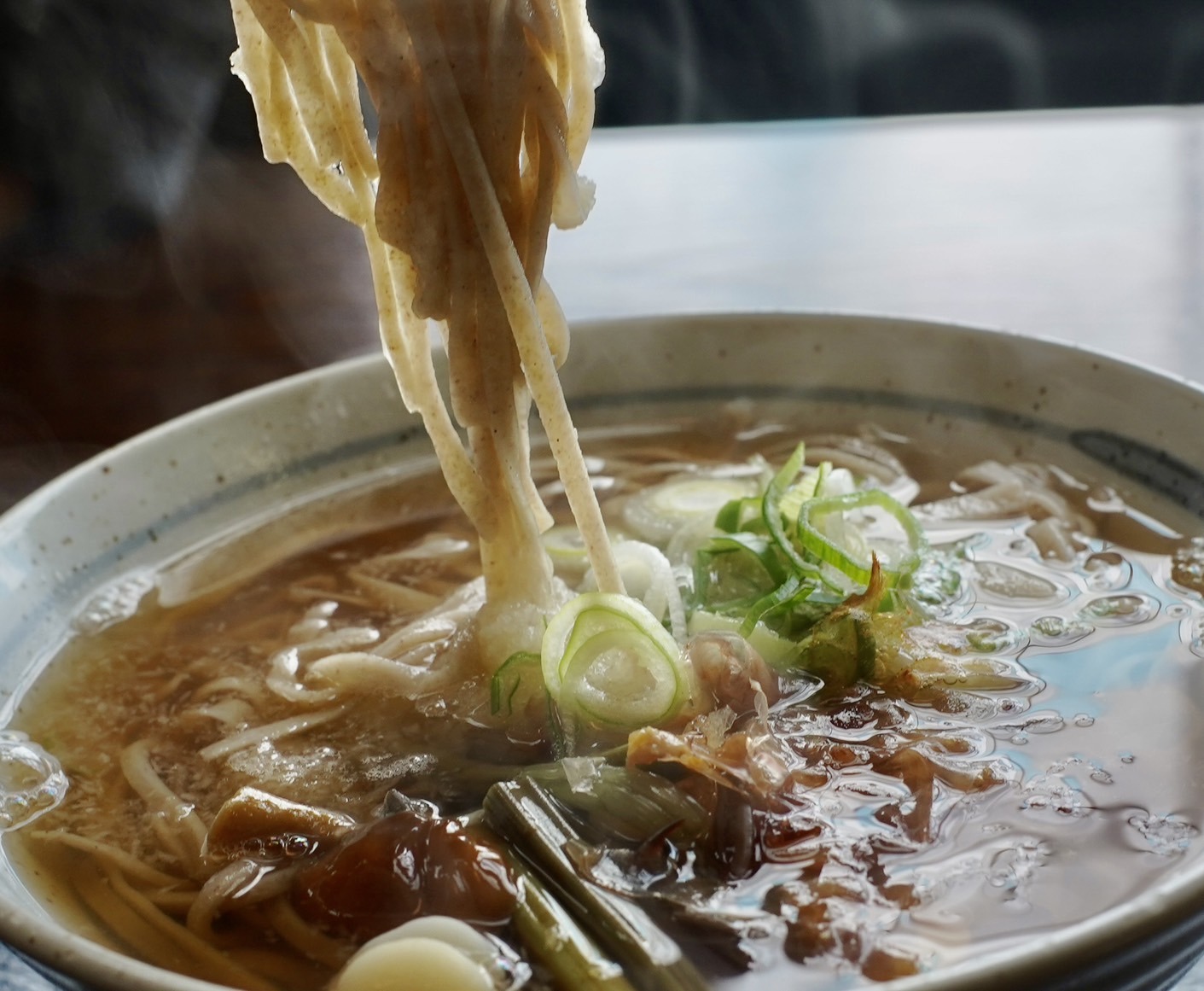 90歳の職人が打つ清らかなそばに、心が晴れる。