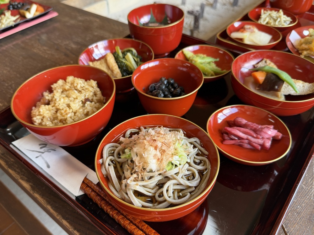 ふく旅ライターの記事も公開中！「【福井ランチ】越前の郷土料理を体験｜予約必須の名店３選～報恩講料理・伝承料理・地産料理～」