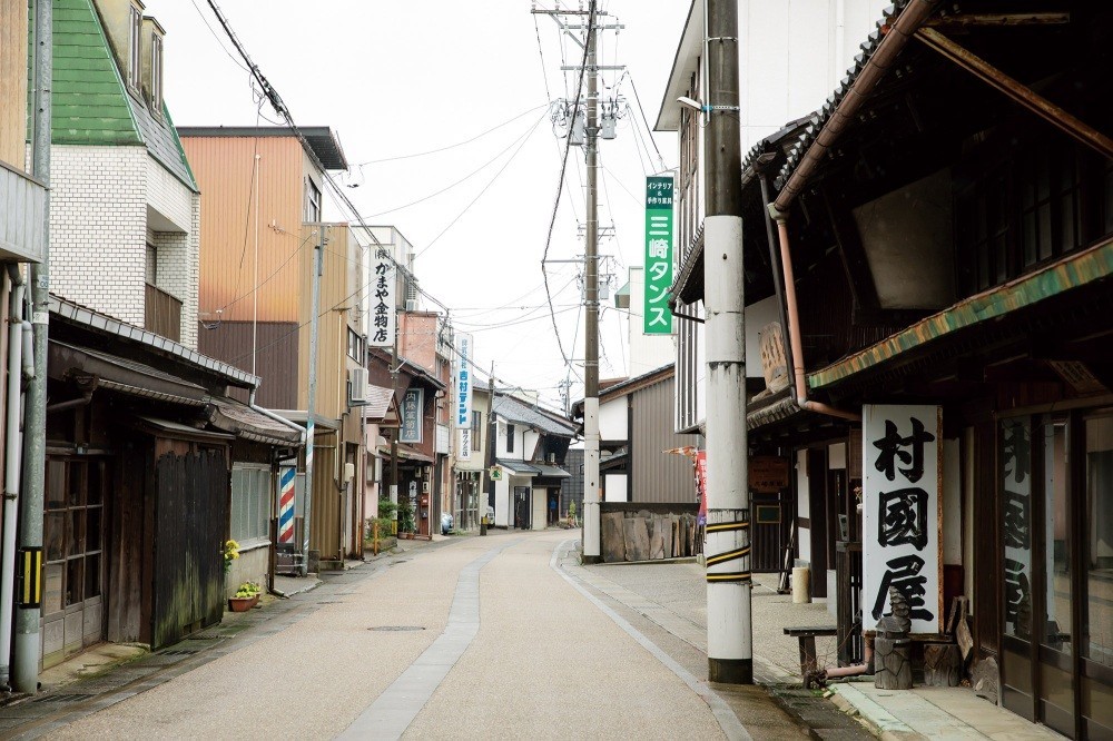 タンス町通りで昔なつかしい街並みを感じてみて
