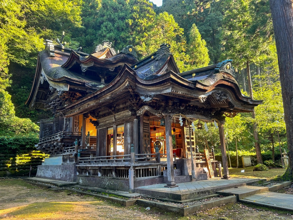 ふく旅ライターの記事も公開中!「日本一複雑な屋根!?岡太神社・大瀧神社の歴史と楽しみ方」