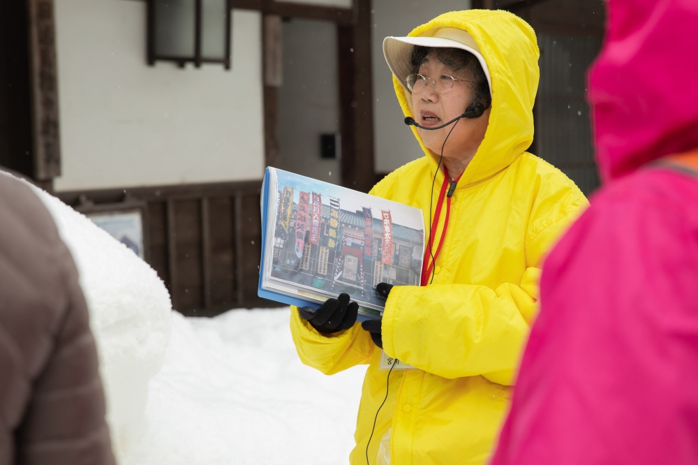 語り部の方とともに熊川の歴史や見どころを散策