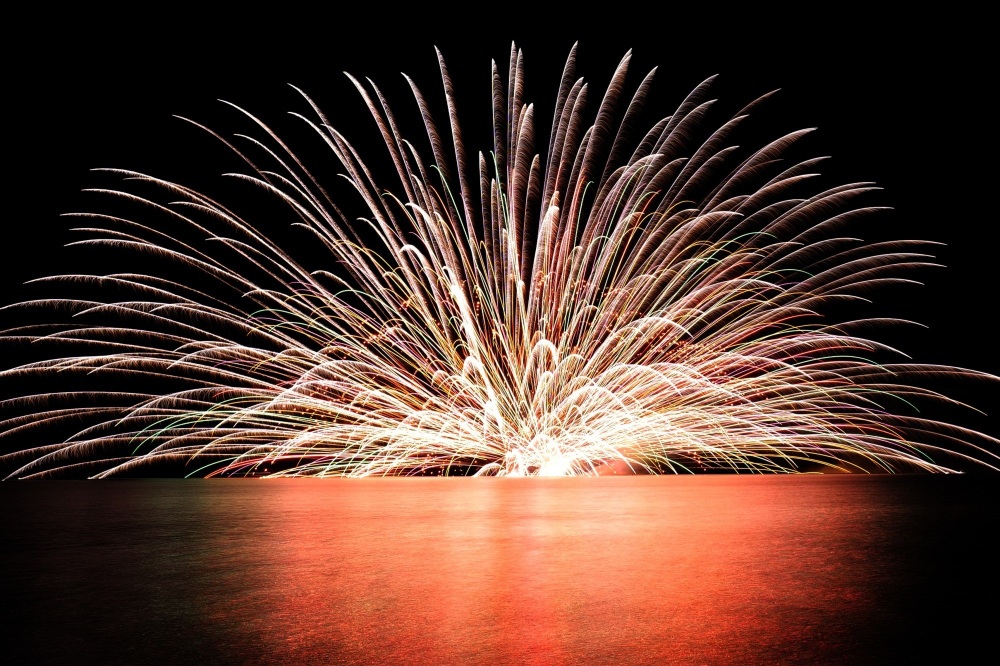 毎年8月1日の夜は「若狭高浜花火大会」！人気のグルメやリゾート気分が味わえる宿をご紹介
