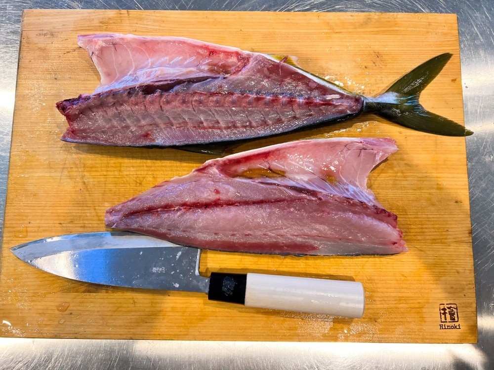 Quel plaisir de pouvoir détacher proprement la chair du Nakabone (l'arête centrale ou colonne vertébrale du poisson) !