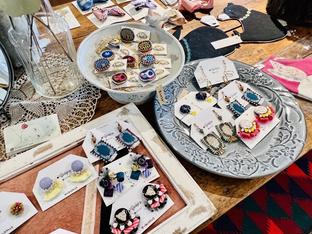 The shop is filled with various ribbon-themed products for sale.