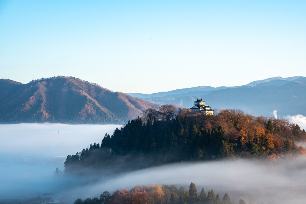 ふく旅ライターの記事も公開中!「検証!雲海に浮かぶ絶景「天空の城 越前大野城」はいつ見られる?初めての人向けの登り方も解説」