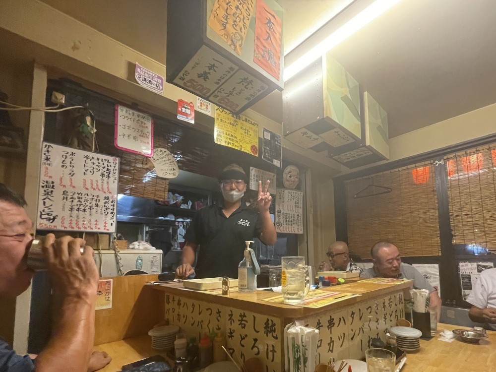 お店の方もお客さんも賑やか