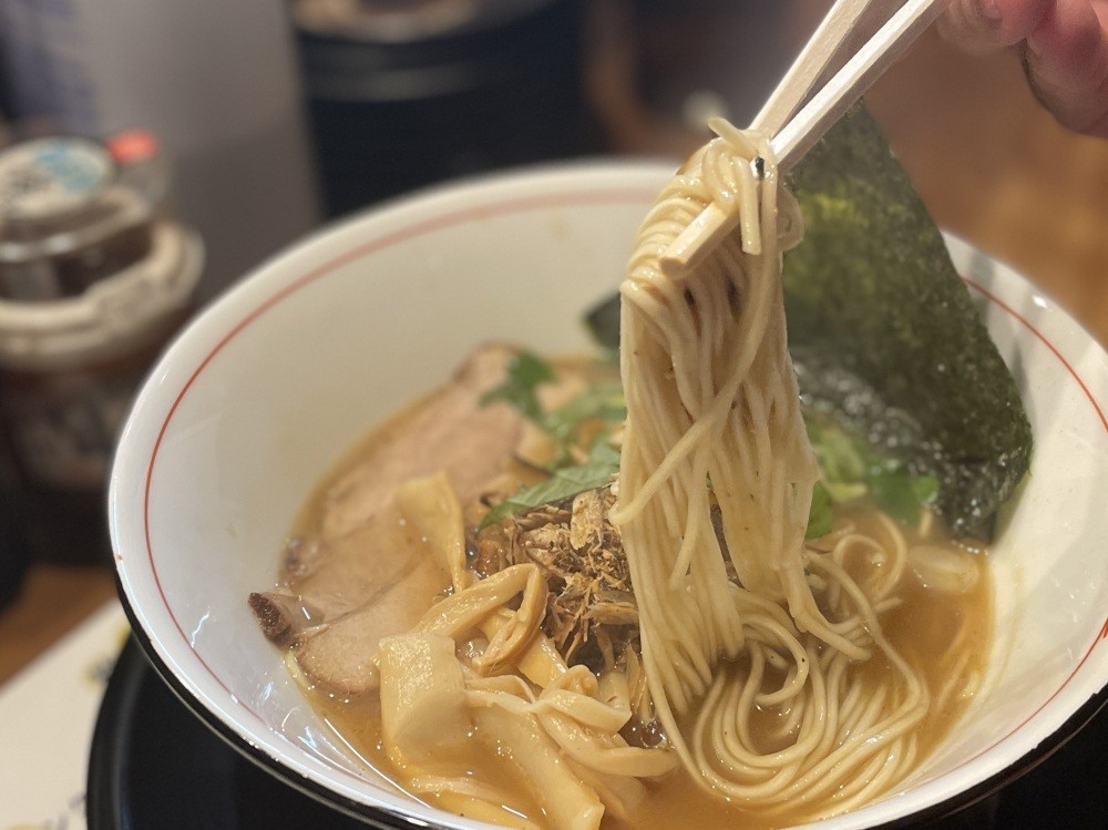 こだわりの麺にも注目！