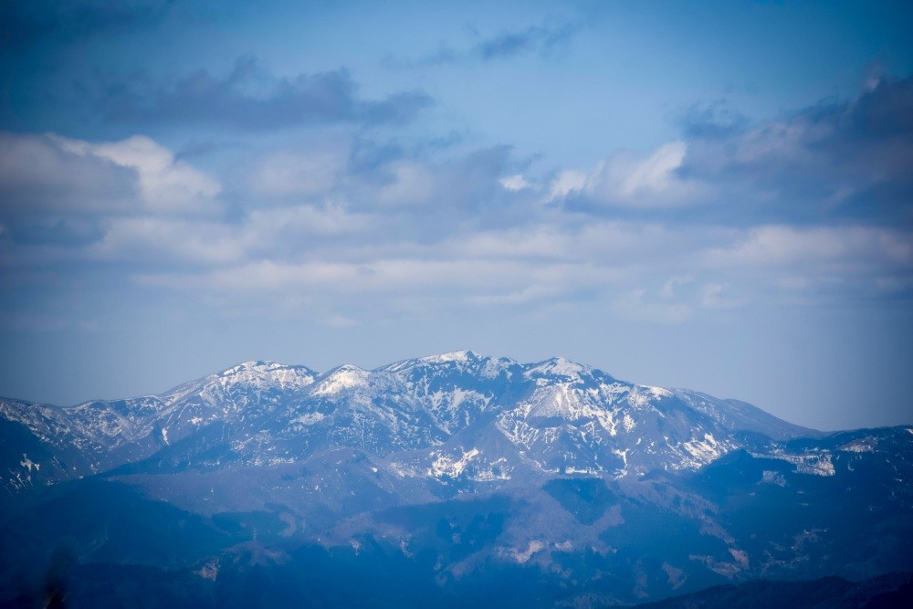 山頂から見た白山