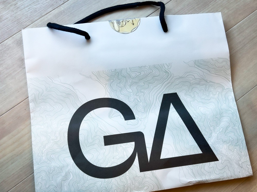 Aが山、Gがそれに向かう矢印になってるロゴ