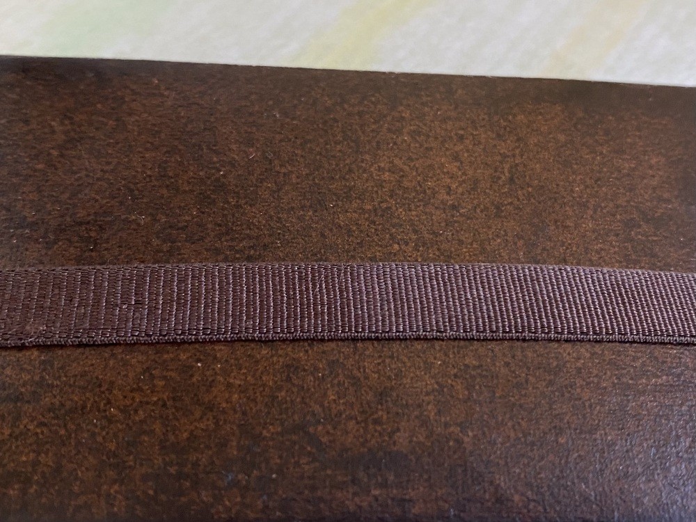 漆紙の名刺入れ。チョコ色を買いました。
