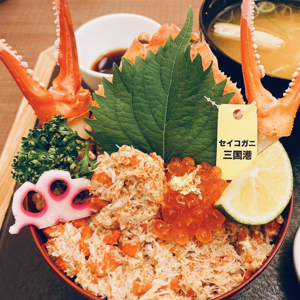 「せいこがにの蟹尽くし丼」