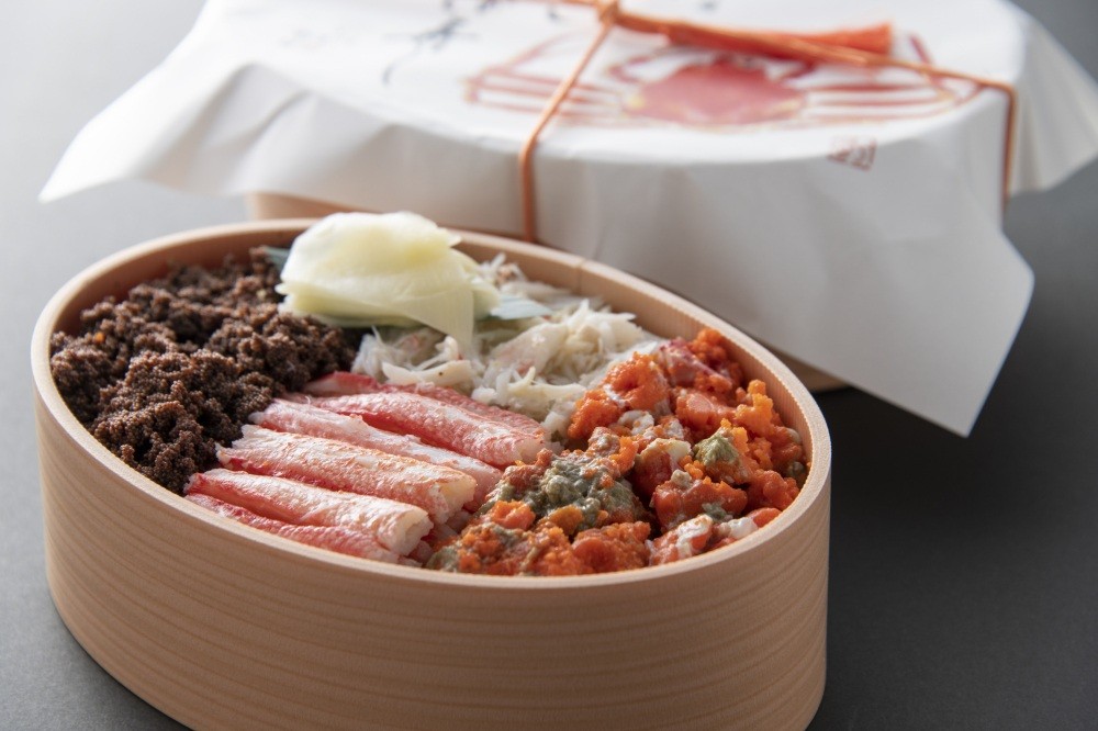 三国湊　せいこわっぱ寿し（7,020円）（写真：蟹の坊様）
