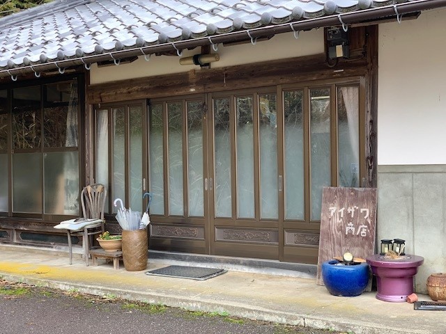 お店　入口