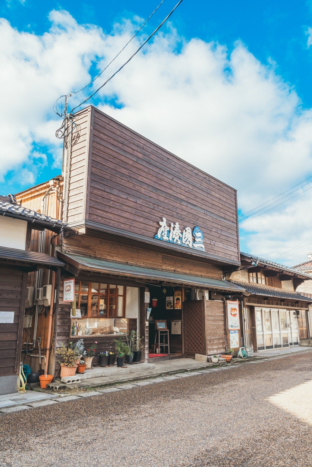 三國バーガーの食べられる三國湊座