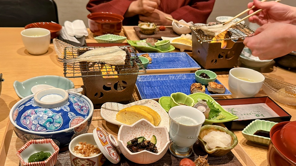 朝ごはんには肉厚の温泉かれい