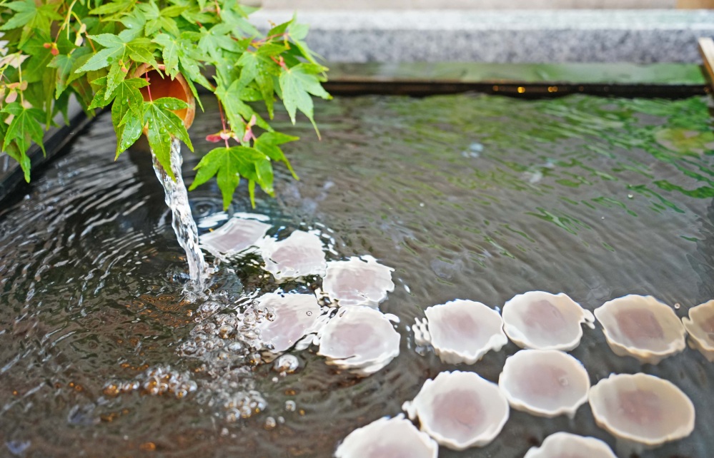 雲城水で冷やされているくずまんじゅう