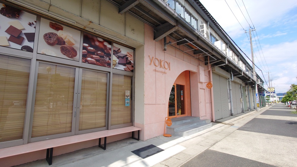 工場併設の横井チョコレート。入口からオシャレです！