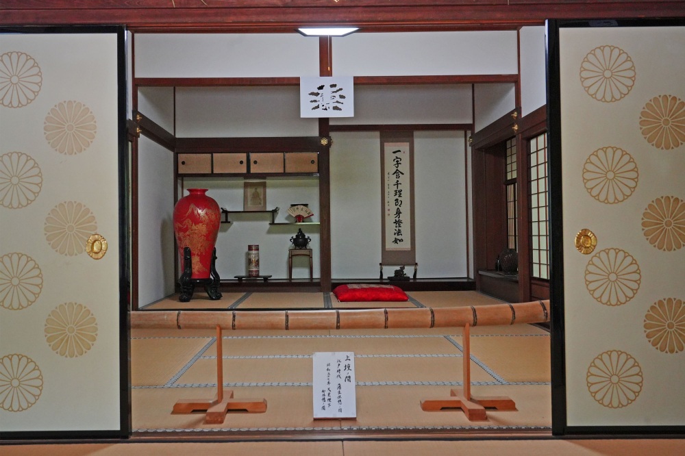 お殿様が休むための床の間