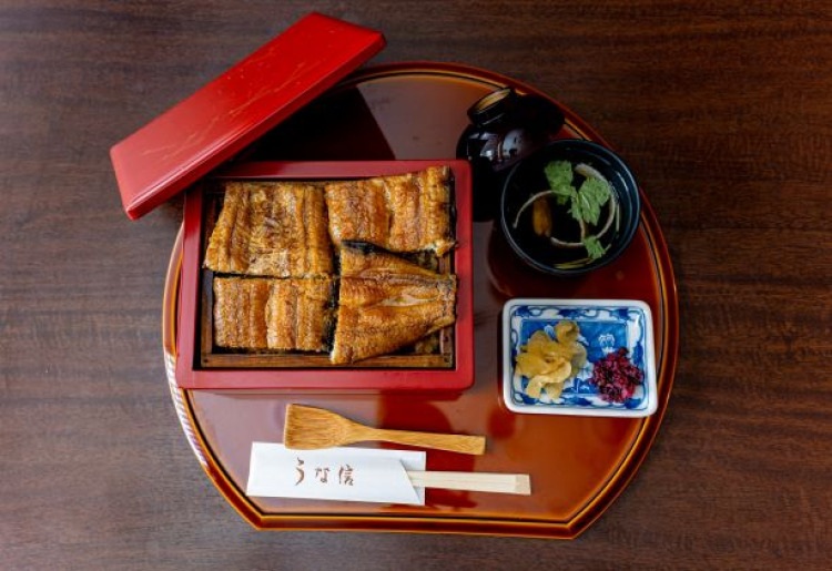 鰻ごはんをふっくら蒸しあげた　大蒸し定食