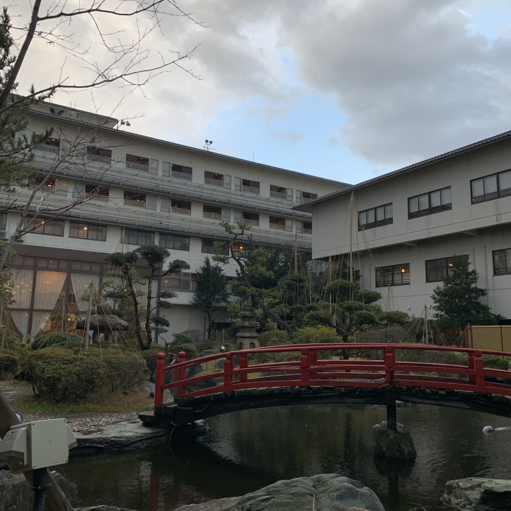 お庭も散策可能
