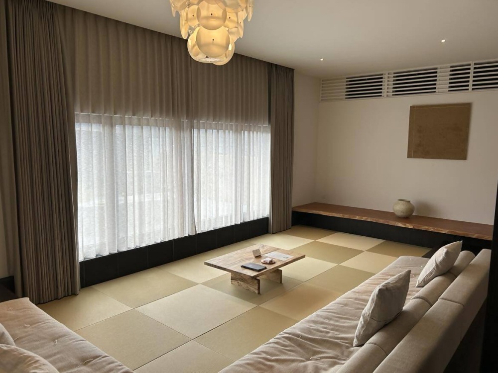 広々とした畳で心地よい空間の「ZEN」
