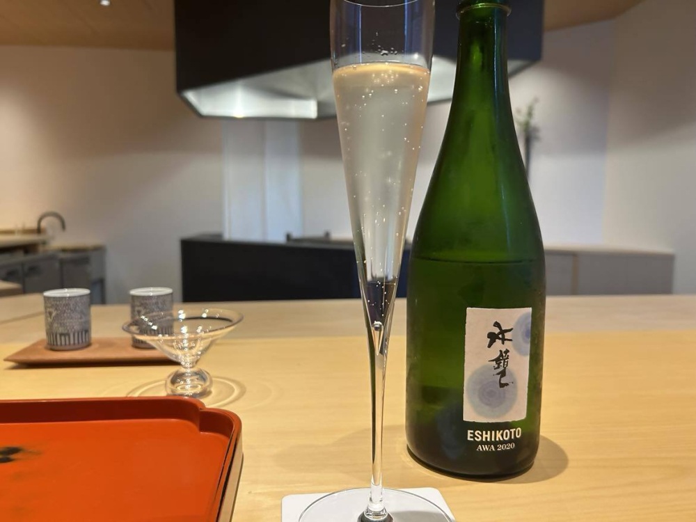 細かな泡立ちの「ESHIKOTO AWA」