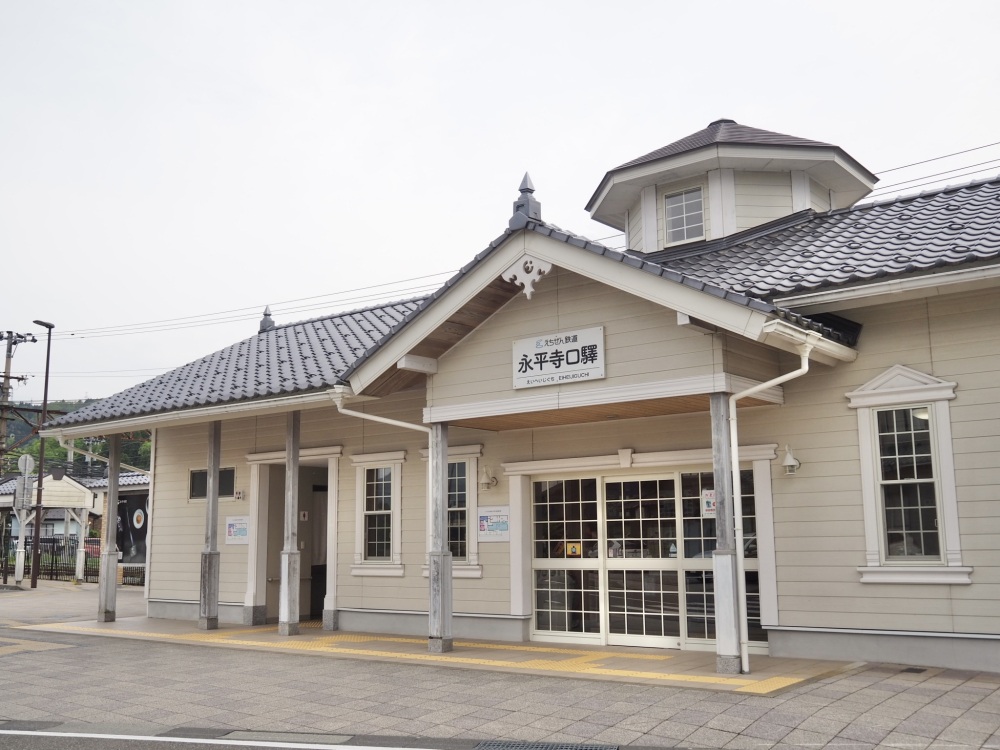 2014年に新しくなったという駅舎
