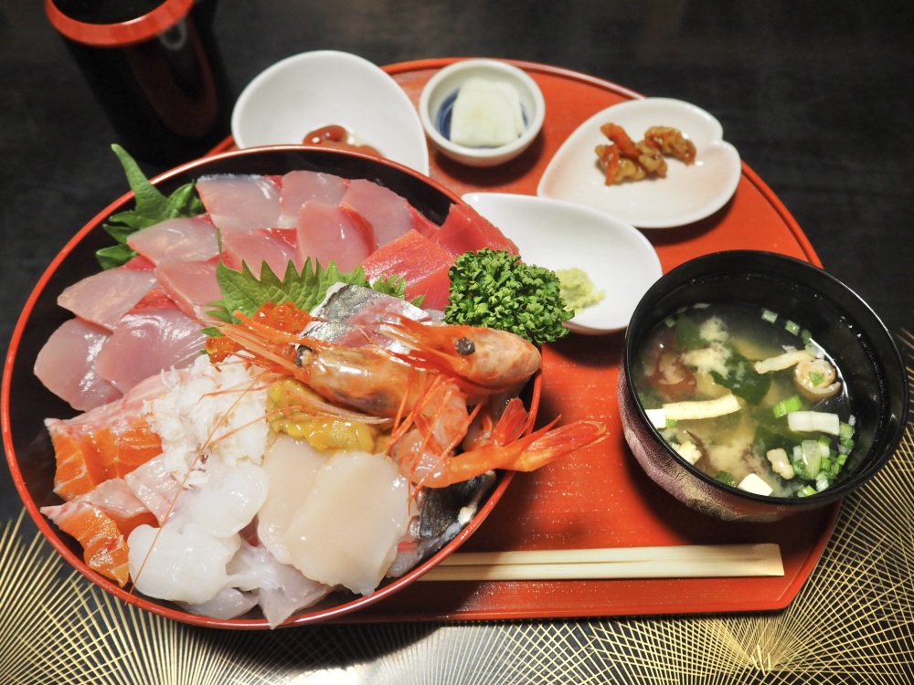 うらの極上海鮮丼（海鮮丼の２倍）