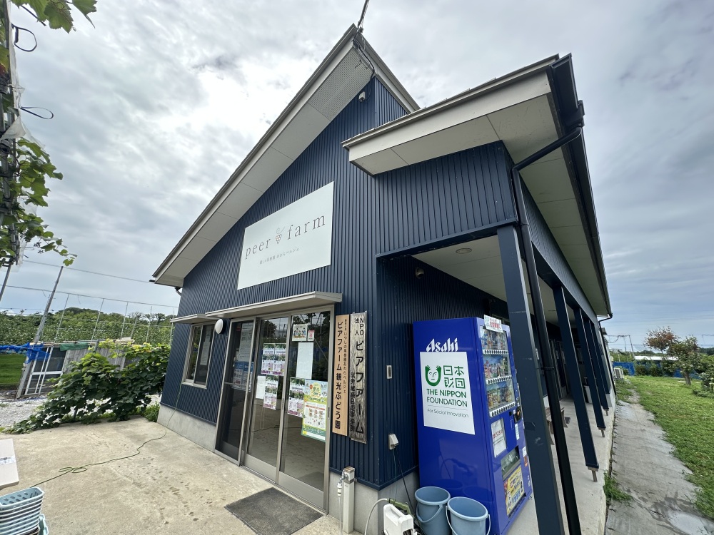 隣接された売店