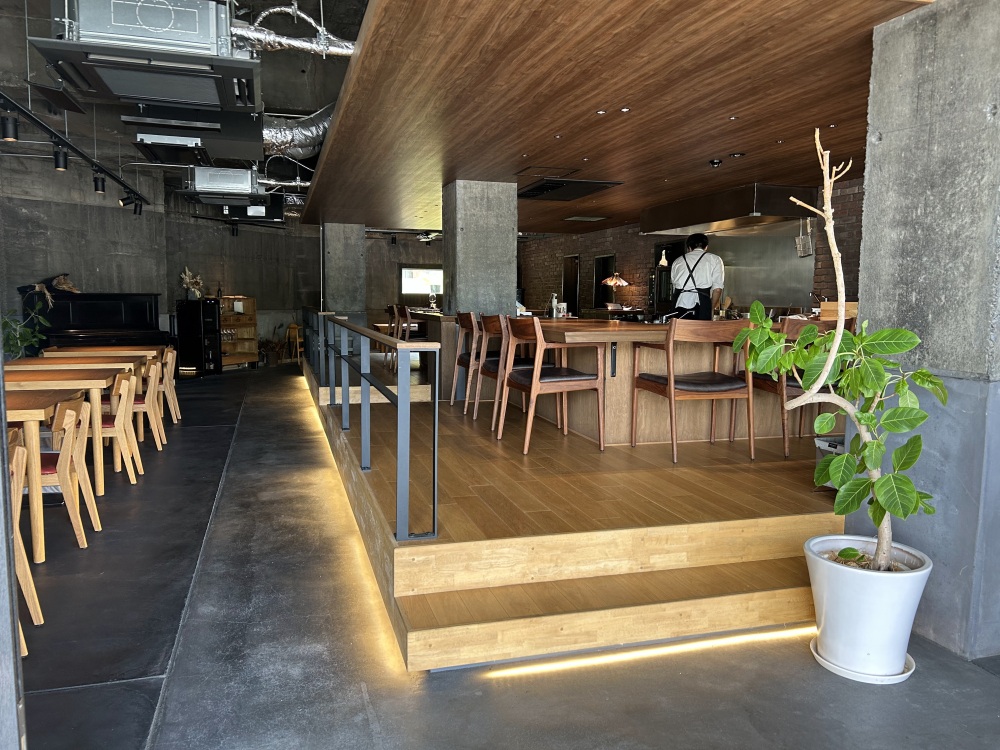 シェフの調理が目の前で見られるカウンター