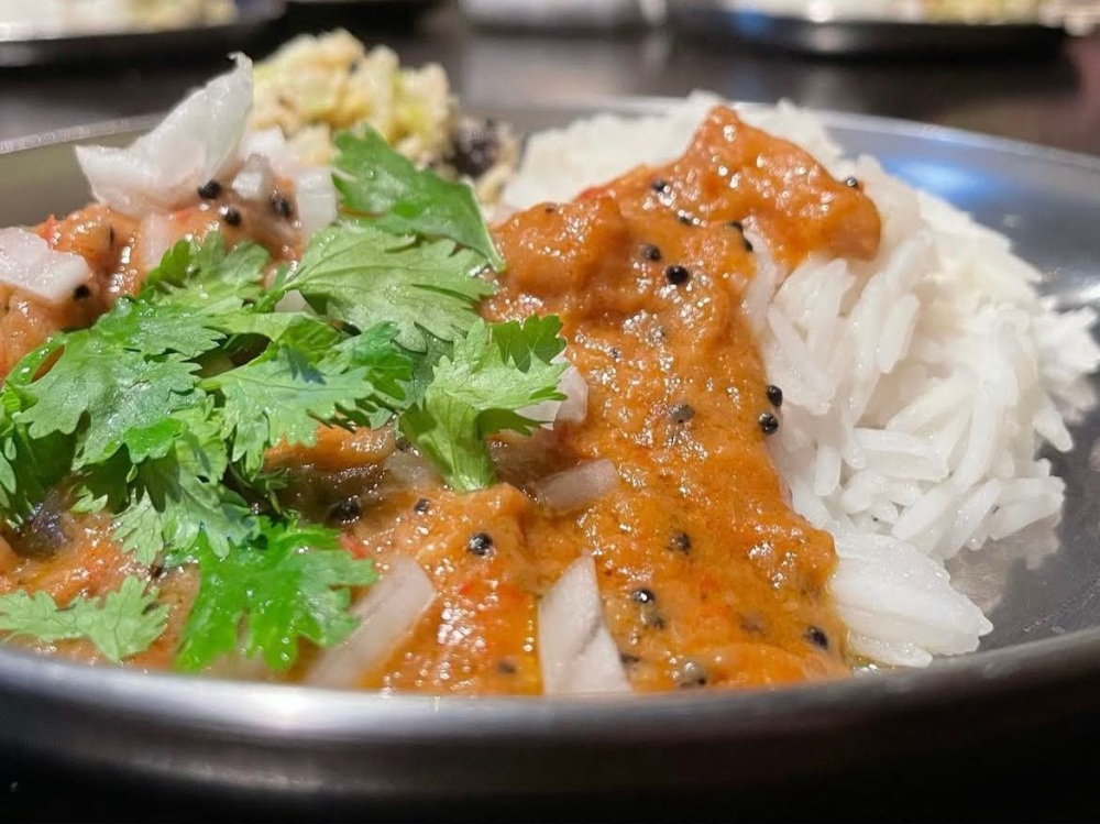 辛み、酸味、甘みが入り混じったインドカレー