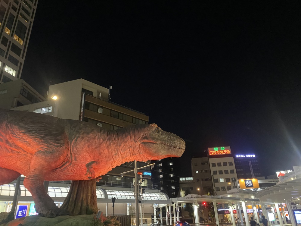 「バー灯火」のあるプラザホテルが見えます。