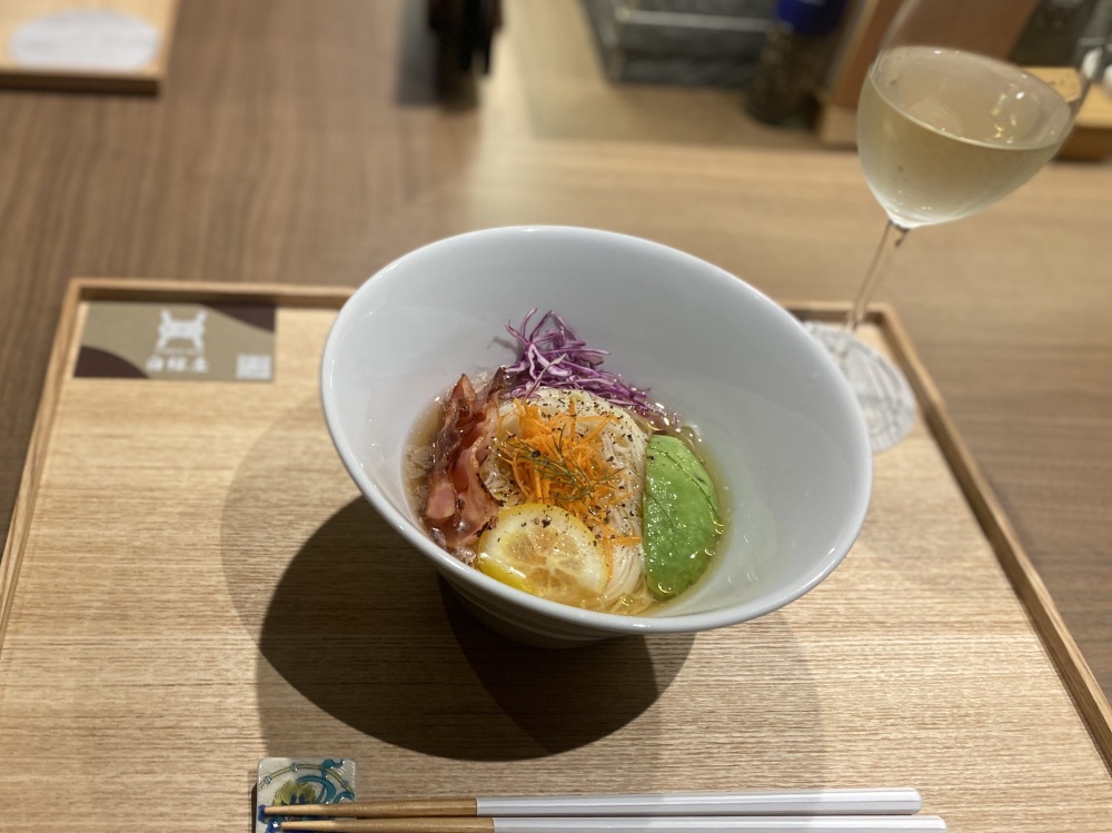 トリュフオイル香るアボガドベーコン素麺