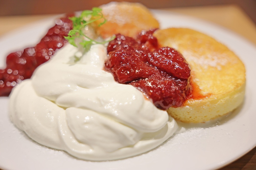 HAMAベリー苺のコンポートと生クリーム