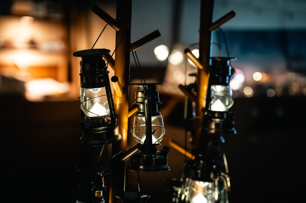 テーブルに自由に持っていけるランタン