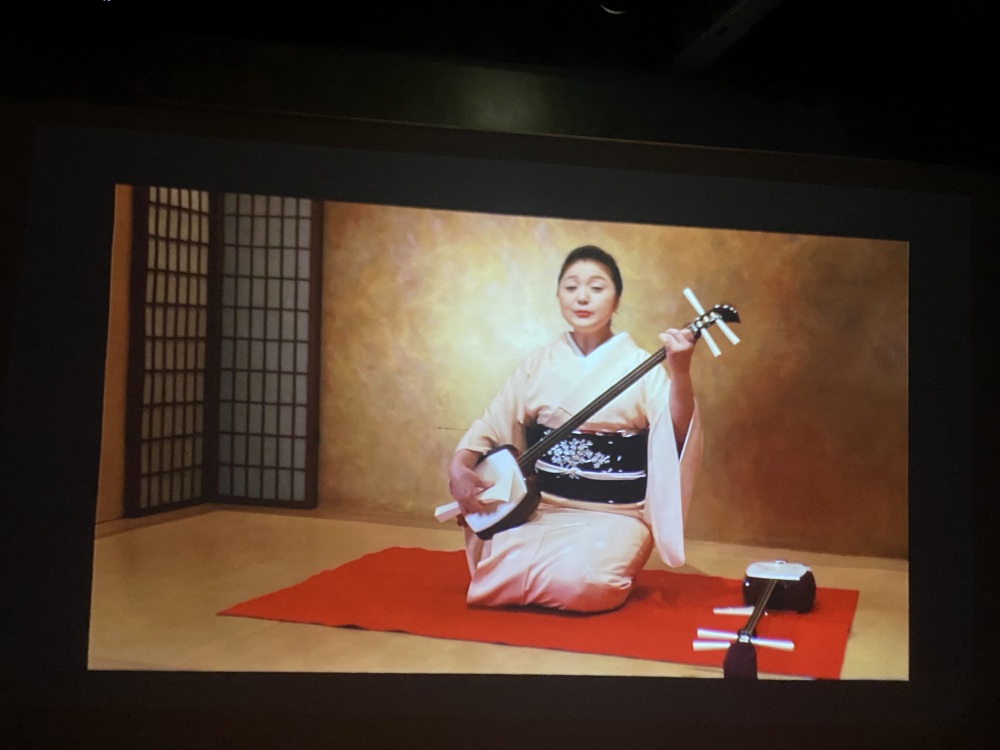 美しい三味線の音色と芸妓のももこさん