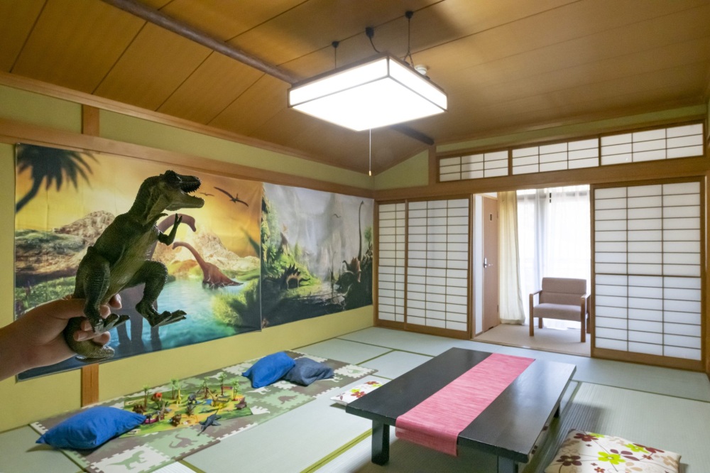 定員2～5名。靴を脱いでのびのびと過ごせる和室は、子ども連れに嬉しい♪