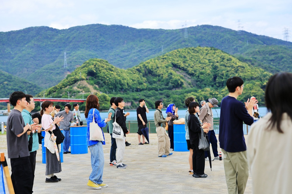 海と山に囲まれた会場