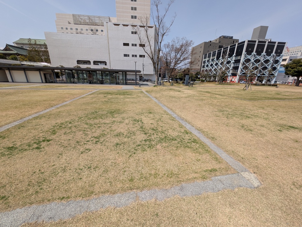 この石の並びが御座所であったり大奥であったりしていました