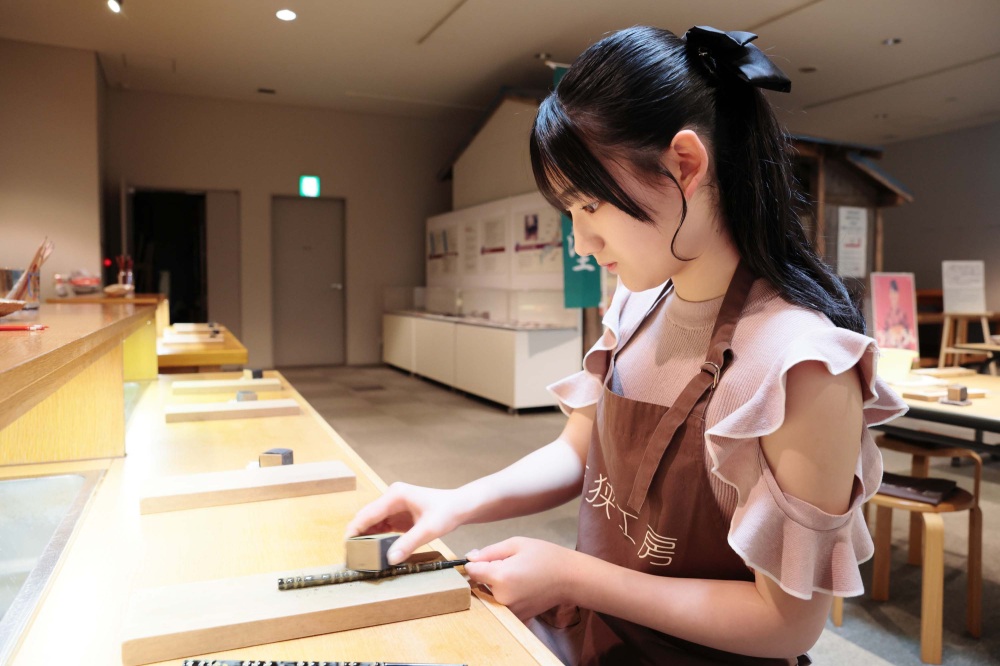 箸の研ぎ出し体験