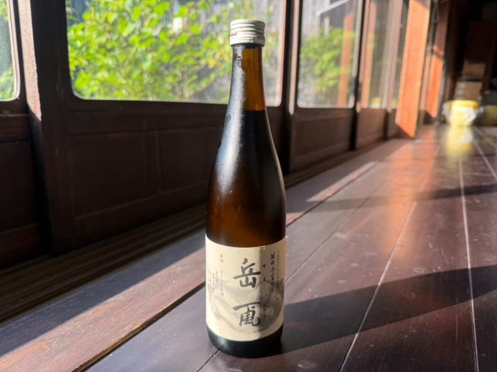 今富地区の酒米と井戸水を使った濃厚辛口の生原酒「岳颪（やまおろし）」